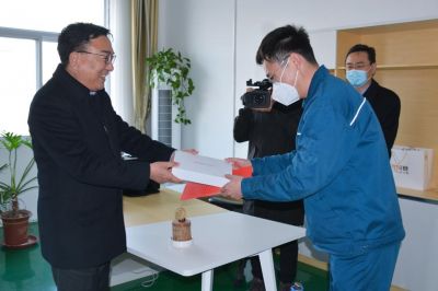 山东省潍坊市人大常委会副主任范福生莅临山东乐天使药业指导慰问