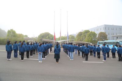 乐天使举行周年庆升旗仪式及宣誓活动！